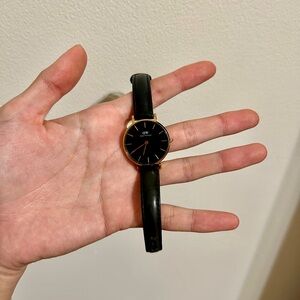 Black daniel wellington watch